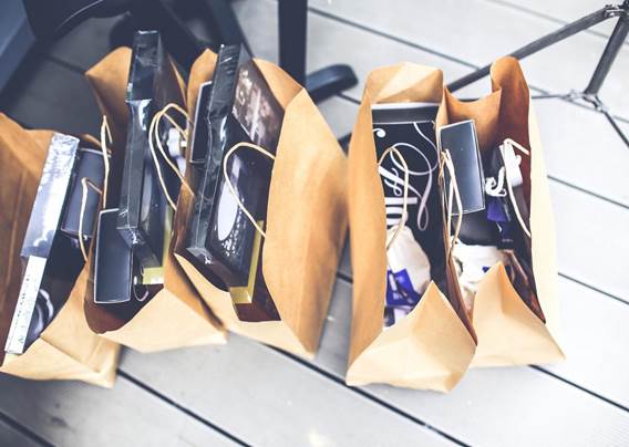 Bolsas de papel con compras
